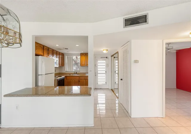 Homes for sale in Sunrise, FL | 8081 N Sunrise Lakes Dr #203, Sunrise, FL 33322 | MLS# F10554373