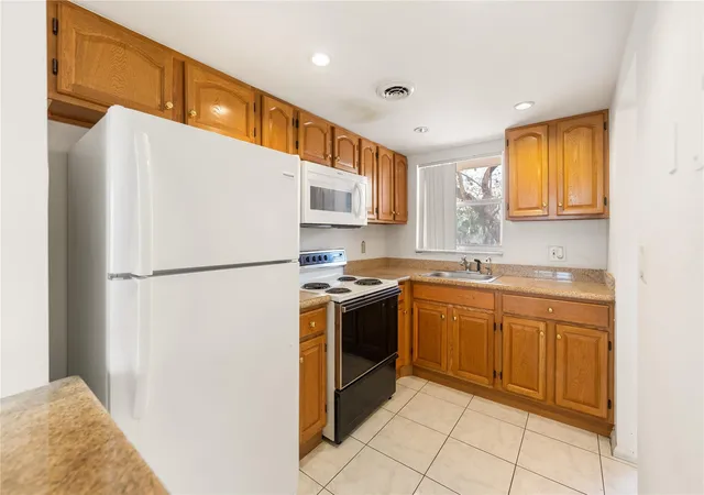 Homes for sale in Sunrise, FL | 8081 N Sunrise Lakes Dr, Sunrise, FL 33322