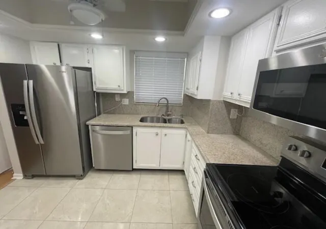 3rd image of 705 Lori Dr Dr #216, Palm Springs, FL 33461 | MLS# R11165979