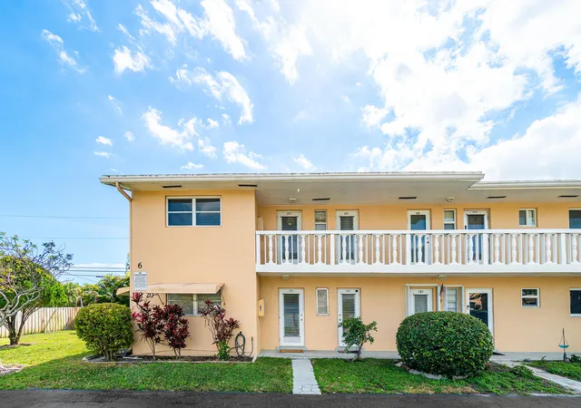 Homes for sale in Boynton Beach, FL | 108 Ne 20Th Ave Ne, Boynton Beach, FL 33435