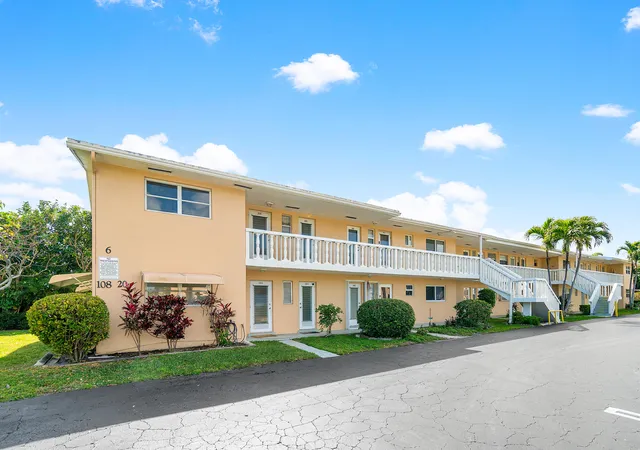 Homes for sale in Boynton Beach, FL | 108 Ne 20Th Ave Ne, Boynton Beach, FL 33435