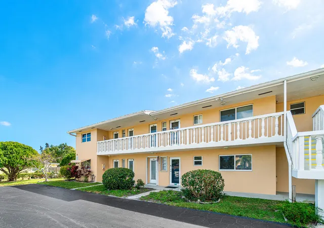 Homes for sale in Boynton Beach, FL | 108 Ne 20Th Ave Ne, Boynton Beach, FL 33435