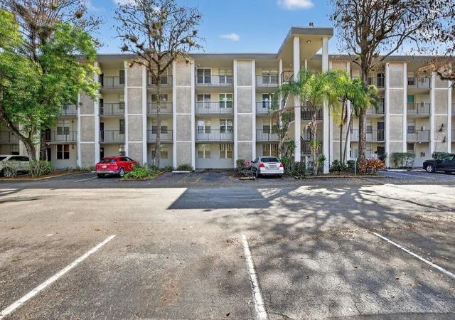 Homes for sale in Lauderdale Lakes, FL | 4898 Nw 29Th Ct, Lauderdale Lakes, FL 33313