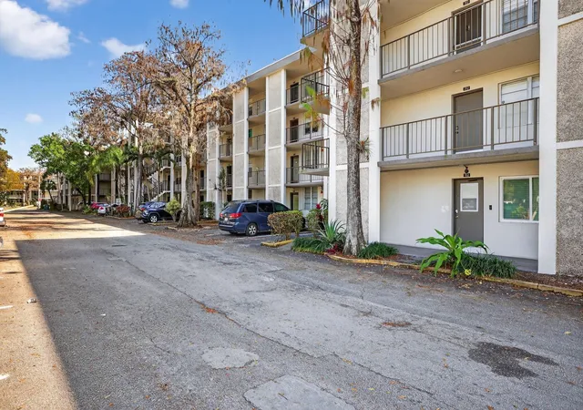 Homes for sale in Lauderdale Lakes, FL | 4898 Nw 29Th Ct, Lauderdale Lakes, FL 33313