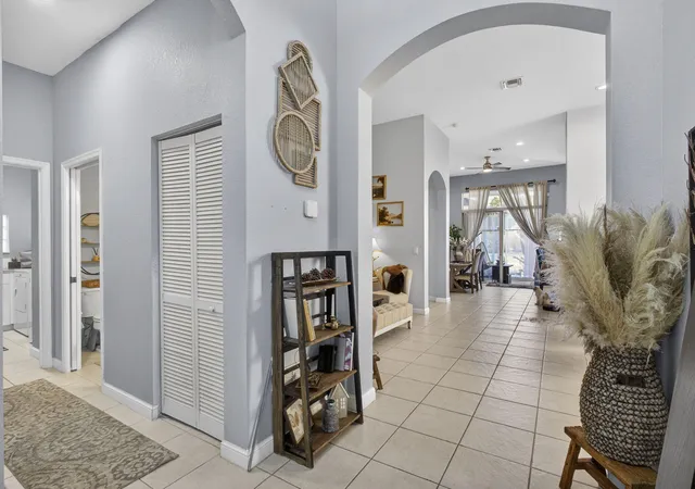 5th image of 6637 Traveler Rd, West Palm Beach, FL 33411 | MLS# R11166086