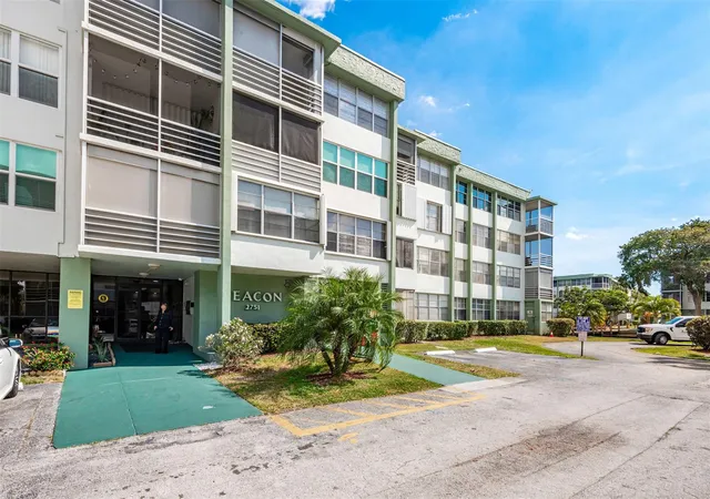 2nd image of 2751 Taft St, Hollywood, FL 33020
