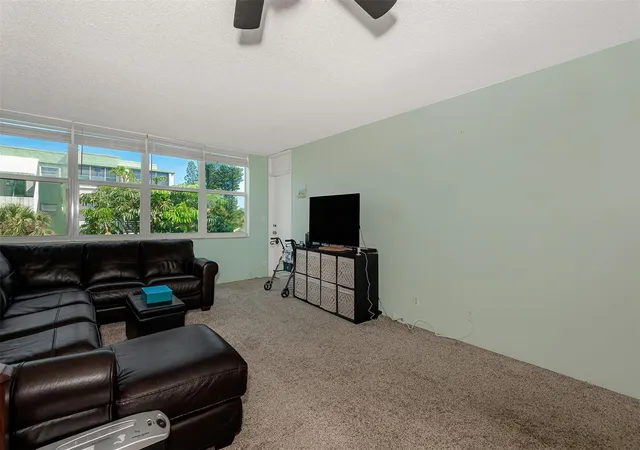 3rd image of 2751 Taft St #305, Hollywood, FL 33020 | MLS# F10554594