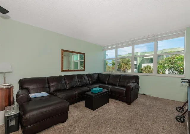 5th image of 2751 Taft St #305, Hollywood, FL 33020 | MLS# F10554594