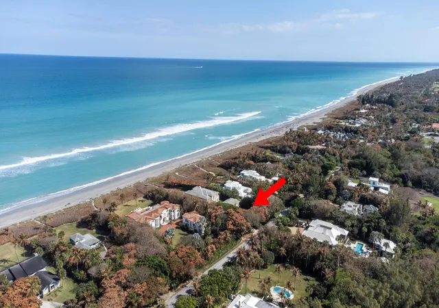 Homes for sale in Jupiter Island, FL | 19 N Beach Rd, Jupiter Island, FL 33455 | MLS# R11166173