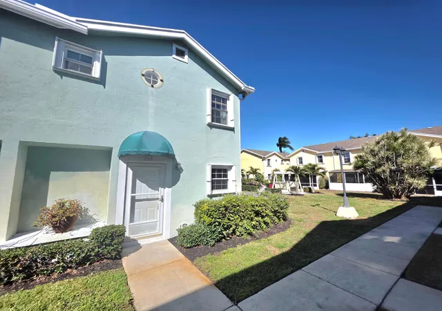 Homes for sale in Hypoluxo, FL | 311 Waterside Dr #9c, Hypoluxo, FL 33462 | MLS# R11166184