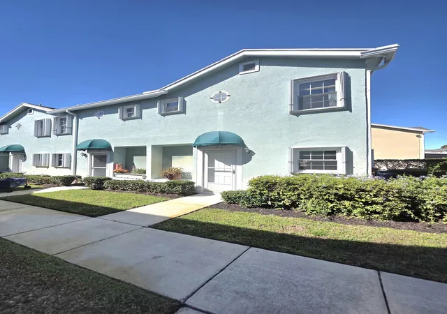 Homes for sale in Hypoluxo, FL | 311 Waterside Dr #9c, Hypoluxo, FL 33462 | MLS# R11166184