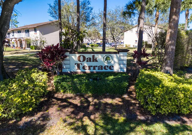 24th image of 4720 Oak Terrace Dr, Greenacres, FL 33463 | MLS# R11166200