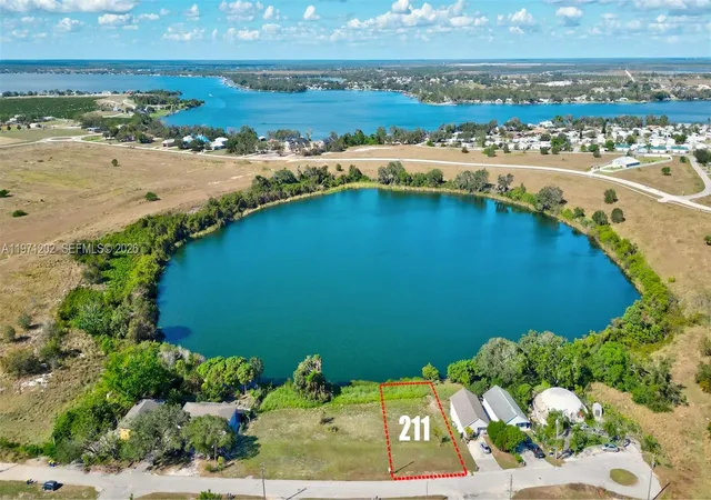 2nd image of 211 Rachard Blvd, Lake Placid, FL 33852 | MLS# A11971202