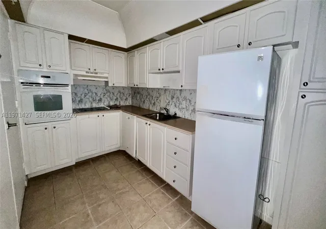 3rd image of 3901 S Ocean Dr #3C, Hollywood, FL 33019 | MLS# A11971427