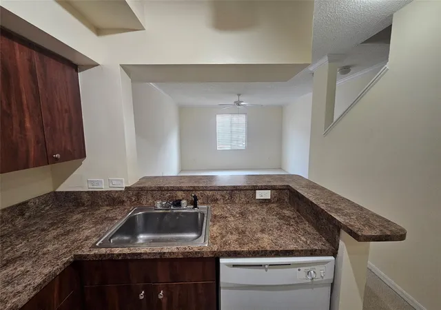 3rd image of 2961 Ne 185Th St, Miami, FL 33180