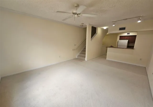 5th image of 2961 Ne 185Th St, Miami, FL 33180