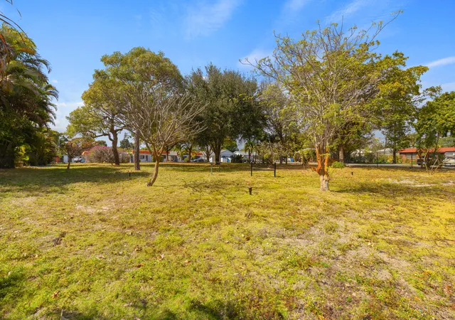 2nd image of 426 N 5th St, Lantana, FL 33462 | MLS# R11166195