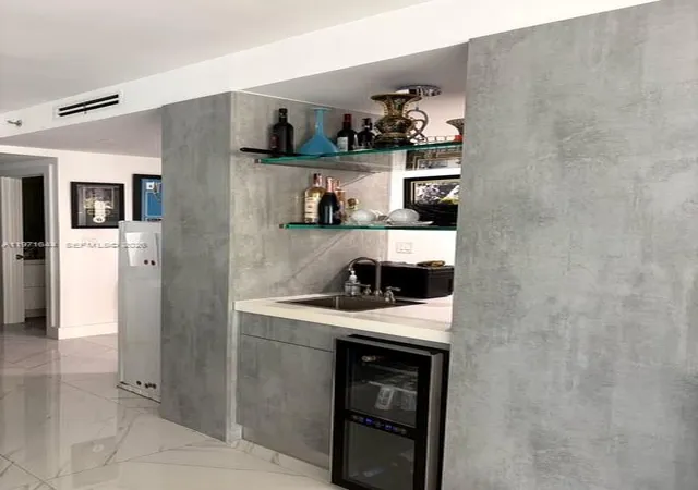 2nd image of 19667 Turnberry Way #27E, Miami, FL 33180 | MLS# A11971644