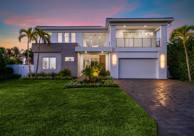 1st image of 417 Lake Dr, Delray Beach, FL 33444 | MLS# R11166427