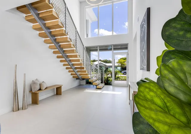 5th image of 417 Lake Dr, Delray Beach, FL 33444 | MLS# R11166427