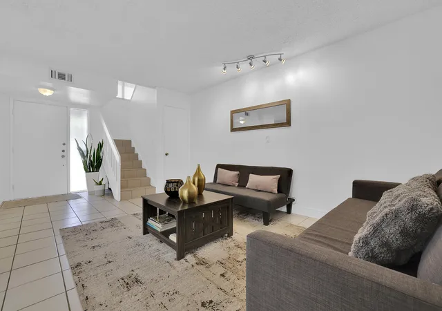 3rd image of 9702 Nw 5Th Ln #9702, Miami, FL 33172 | MLS# R11166455