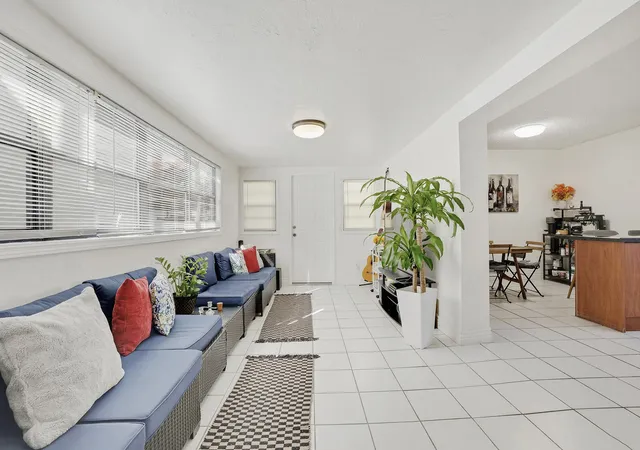 5th image of 9702 Nw 5Th Ln #9702, Miami, FL 33172 | MLS# R11166455