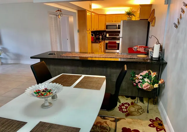 2nd image of 1116 Grn Pine Blvd, West Palm Beach, FL 33409