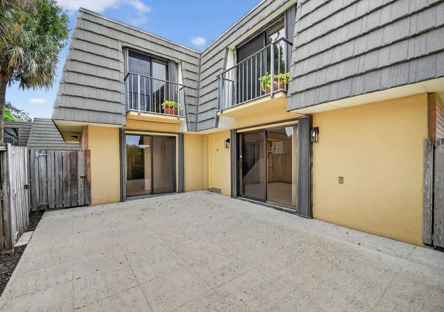 1st image of 4210 42nd Wy, West Palm Beach, FL 33407 | MLS# R11166490