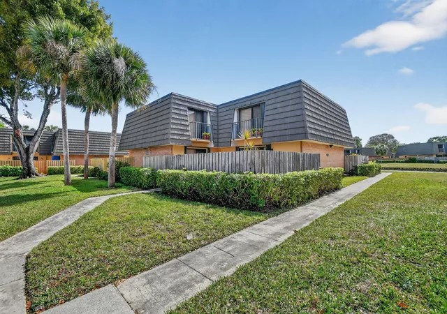 2nd image of 4210 42nd Wy, West Palm Beach, FL 33407 | MLS# R11166490