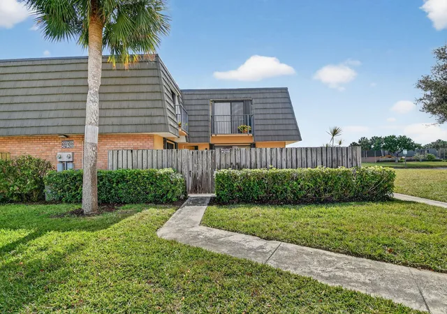 3rd image of 4210 42Nd Wy, West Palm Beach, FL 33407 | MLS# R11166490