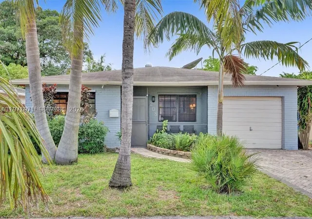 Photo 2 of Single family home for sale at 208 Sw 2nd Ave, Hallandale Beach, FL 33009 | MLS# A11971971 | Listing updated on 2026-03-11