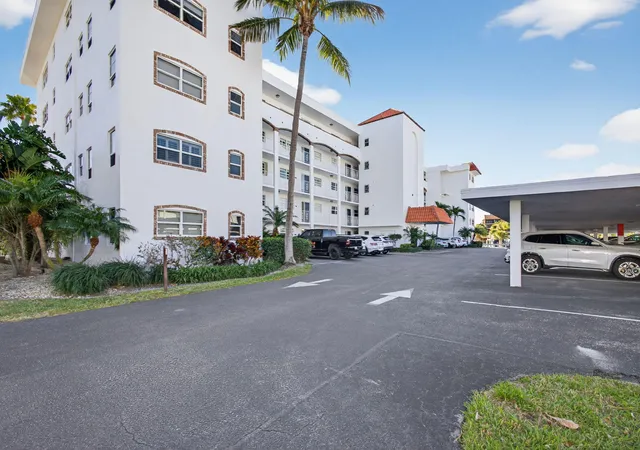 2nd image of 21 Yacht Club Dr #505, North Palm Beach, FL 33408 | MLS# R11166577