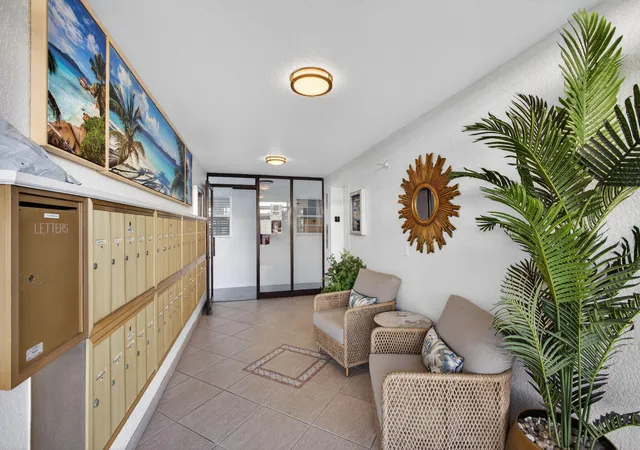 3rd image of 21 Yacht Club Dr #505, North Palm Beach, FL 33408 | MLS# R11166577