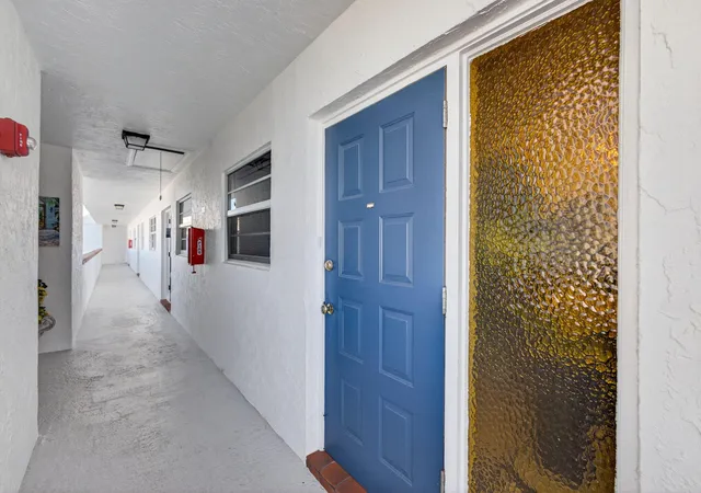 4th image of 21 Yacht Club Dr #505, North Palm Beach, FL 33408 | MLS# R11166577