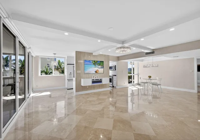 3rd image of 5380 N Ocean Dr #3b, Singer Island, FL 33404 | MLS# R11166584