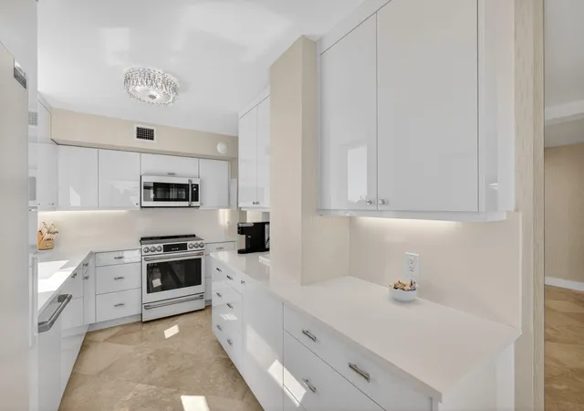 5th image of 5380 N Ocean Dr #3b, Singer Island, FL 33404 | MLS# R11166584