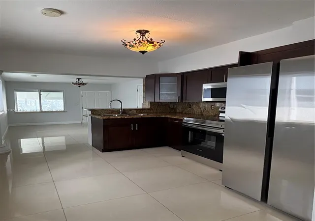 2nd image of 6823 Sw 25th St, Miami, FL 33155 | MLS# A11964488