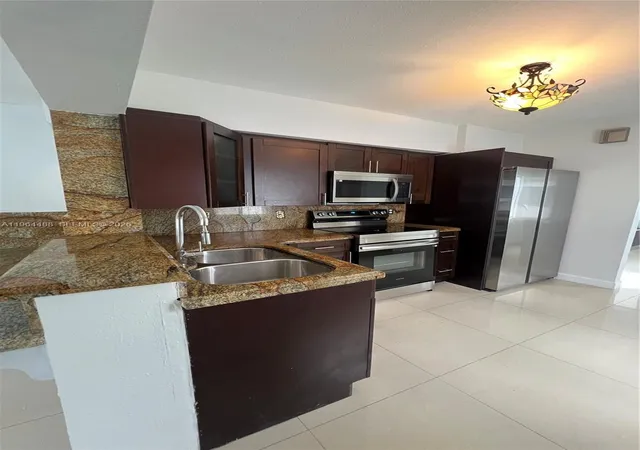 4th image of 6823 Sw 25Th St, Miami, FL 33155 | MLS# A11964488