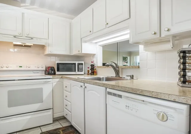 2nd image of 3400 Nw 48th Ave #407, Lauderdale Lakes, FL 33319 | MLS# F10554848