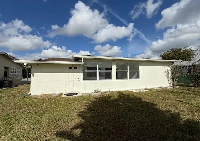 Homes for sale in Tamarac, FL | 5408 Nw 49th Ave, Tamarac, FL 33319 | MLS# R11166679