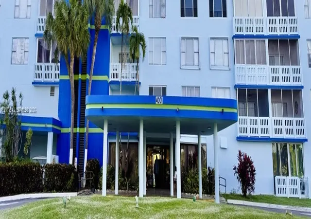 Homes for sale in Hollywood, FL | 4001 Hillcrest Dr #909, Hollywood, FL 33021 | MLS# A11971942