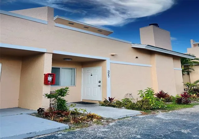 Homes for sale in Coral Springs, FL | 3947 Coral Springs Dr, Coral Springs, FL 33065