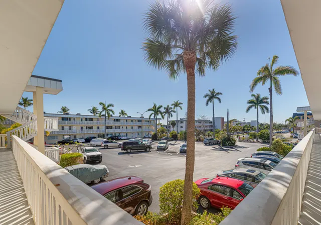 5th image of 101 Doolen Ct #207, North Palm Beach, FL 33408 | MLS# R11166843