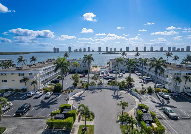 2nd image of 101 Doolen Ct, South Palm Beach, FL 33408