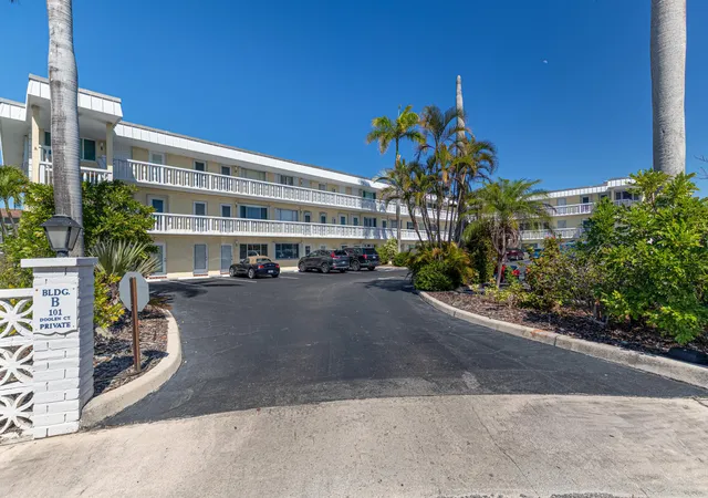 4th image of 101 Doolen Ct, South Palm Beach, FL 33408