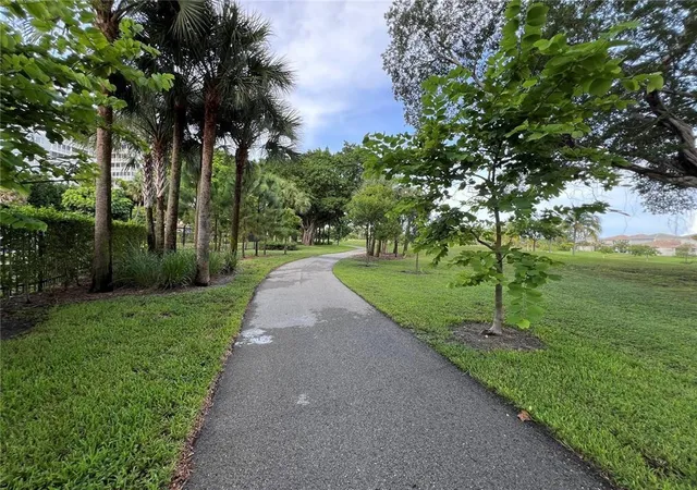 23rd image of 4400 Hillcrest Dr #704, Hollywood, FL 33021 | MLS# F10555014