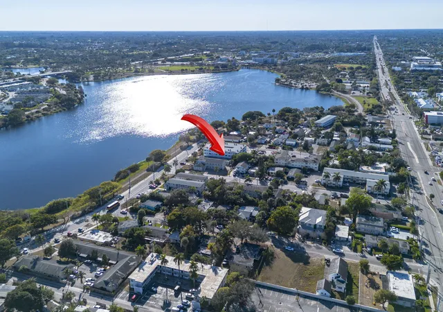 2nd image of 302 Lake Osborne Dr, Lake Worth Beach, FL 33461