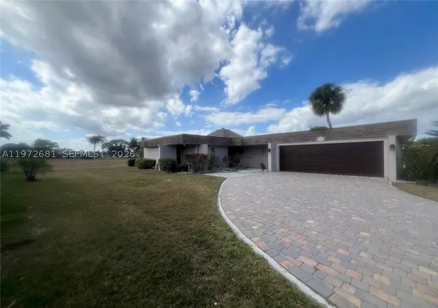 Photo 1 of Single family home for sale at 5724 S Bayberry Ln, Tamarac, FL 33319 | MLS# A11972681 | Listing updated on 2026-08-20