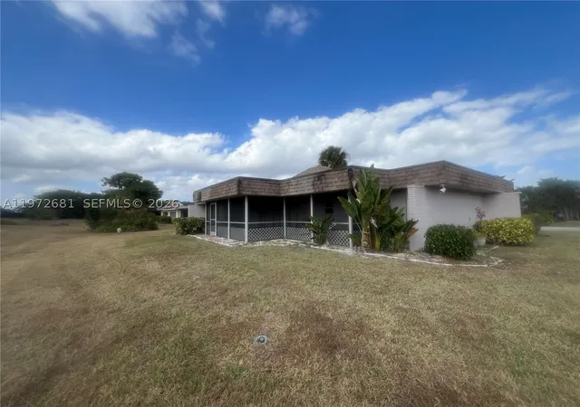 Photo 2 of Single family home for sale at 5724 S Bayberry Ln, Tamarac, FL 33319 | MLS# A11972681 | Listing updated on 2026-08-20