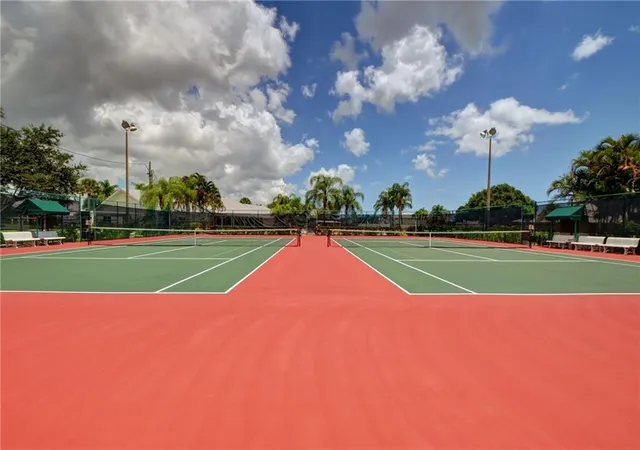 Homes for sale in Vero Beach, FL | 675 W Lake Jasmine Circle, Vero Beach, FL 32962 | Houzeo